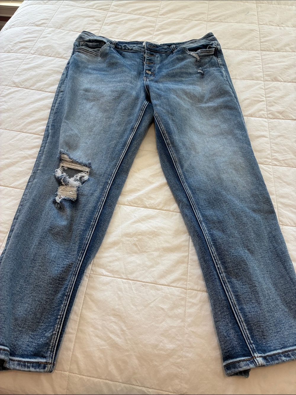 Vervet Distressed Jeans